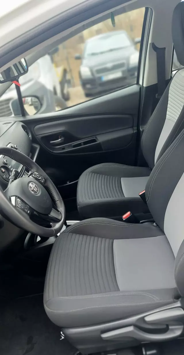 TOYOTA Yaris 1.5 VVT-i (100 KM) Hybrid Automatic