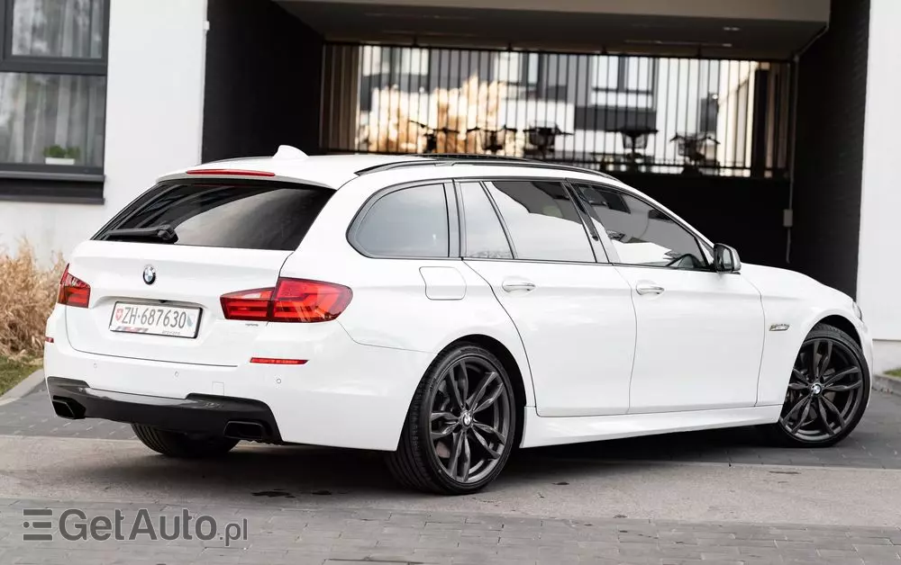 BMW Seria 5 M550d xDrive Touring Sport-Aut