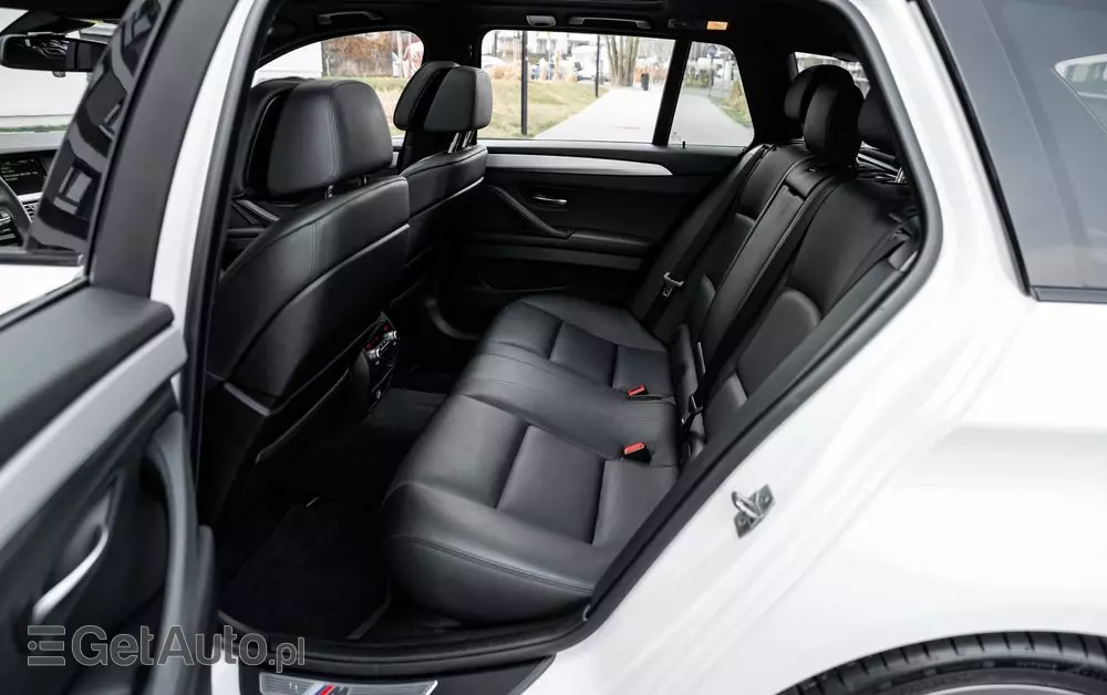 BMW Seria 5 M550d xDrive Touring Sport-Aut