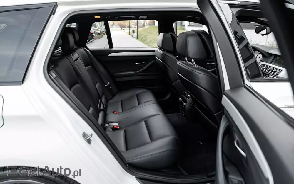 BMW Seria 5 M550d xDrive Touring Sport-Aut