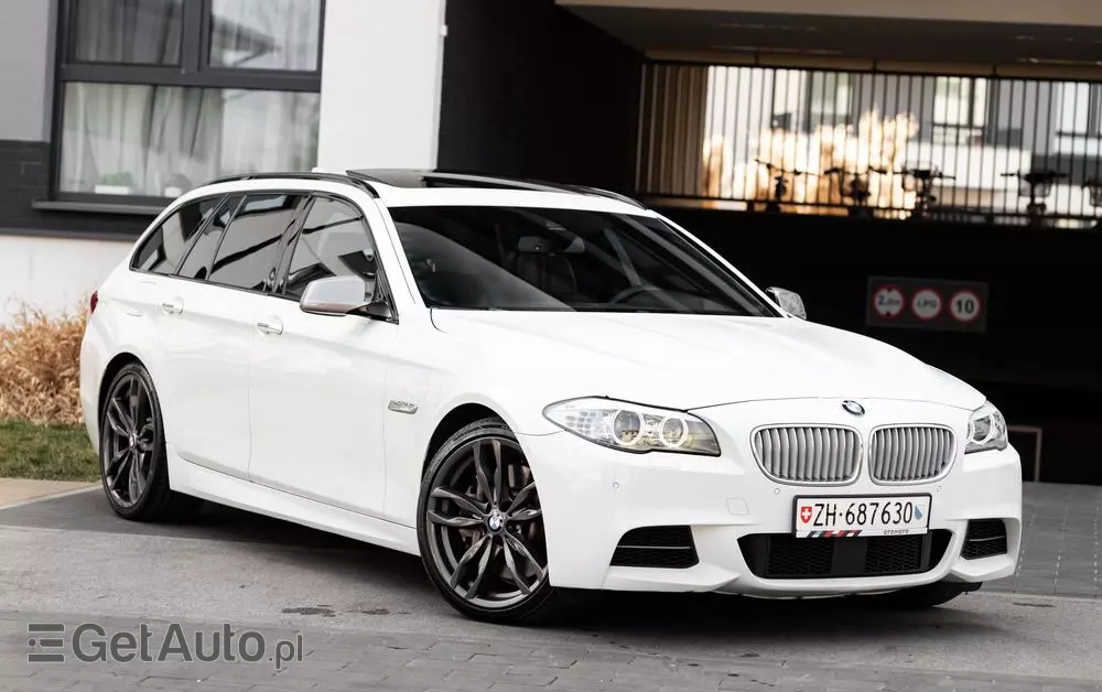 BMW Seria 5 M550d xDrive Touring Sport-Aut