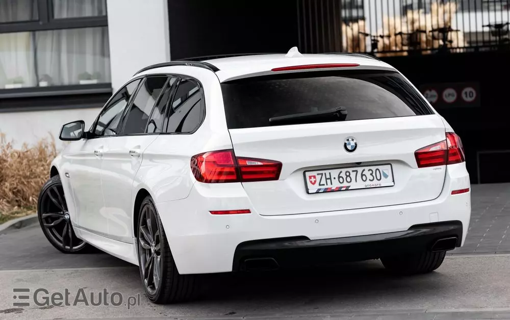 BMW Seria 5 M550d xDrive Touring Sport-Aut