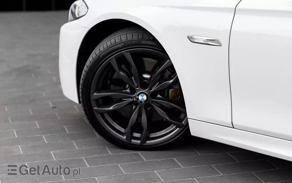 BMW Seria 5 M550d xDrive Touring Sport-Aut
