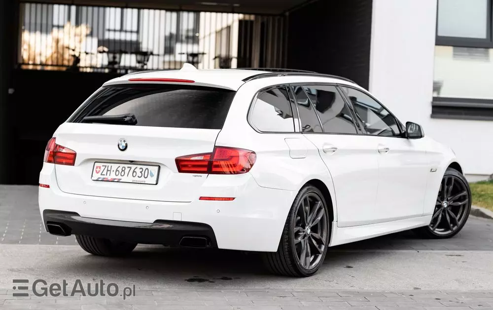 BMW Seria 5 M550d xDrive Touring Sport-Aut