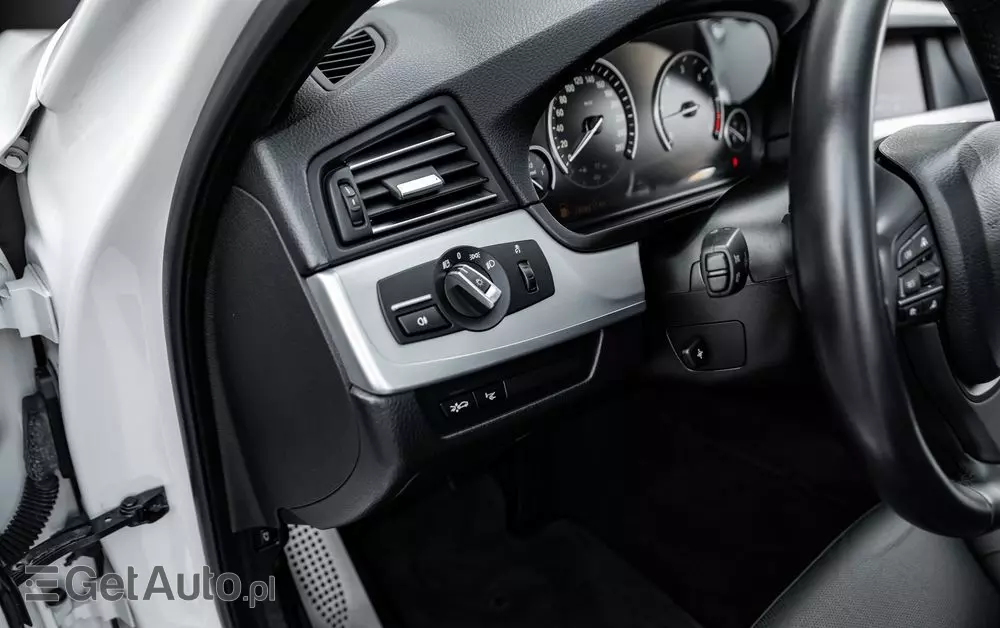 BMW Seria 5 M550d xDrive Touring Sport-Aut