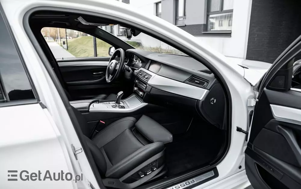 BMW Seria 5 M550d xDrive Touring Sport-Aut