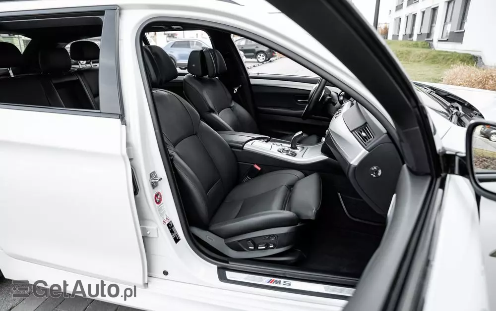 BMW Seria 5 M550d xDrive Touring Sport-Aut