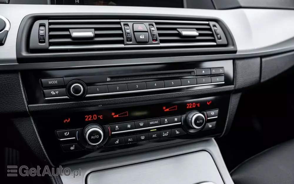 BMW Seria 5 M550d xDrive Touring Sport-Aut