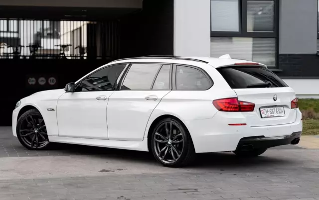 BMW Seria 5 M550d xDrive Touring Sport-Aut