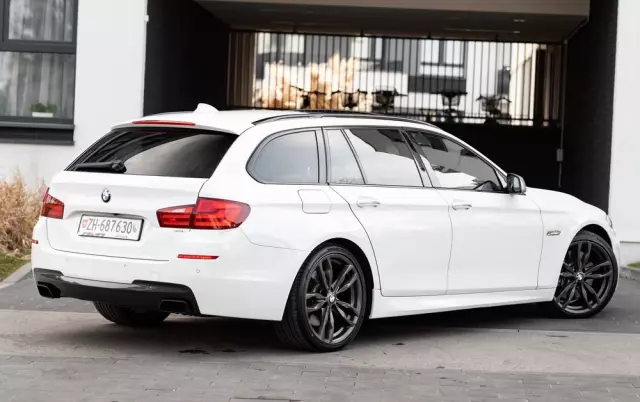 BMW Seria 5 M550d xDrive Touring Sport-Aut