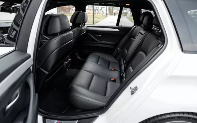 BMW Seria 5 M550d xDrive Touring Sport-Aut