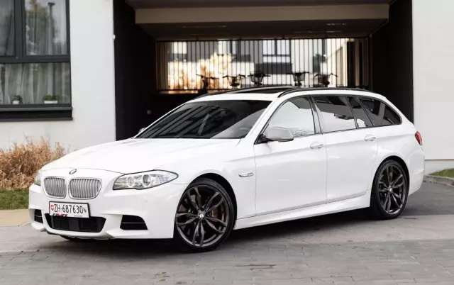 BMW Seria 5 M550d xDrive Touring Sport-Aut
