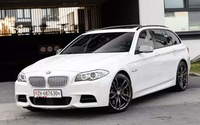 BMW Seria 5 M550d xDrive Touring Sport-Aut