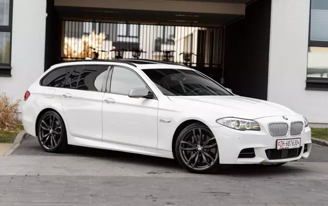 BMW Seria 5 M550d xDrive Touring Sport-Aut