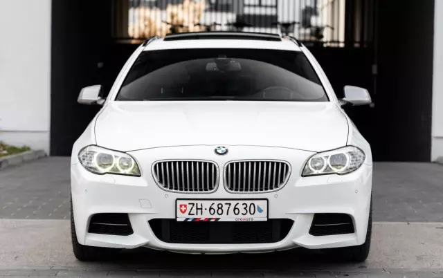 BMW Seria 5 M550d xDrive Touring Sport-Aut