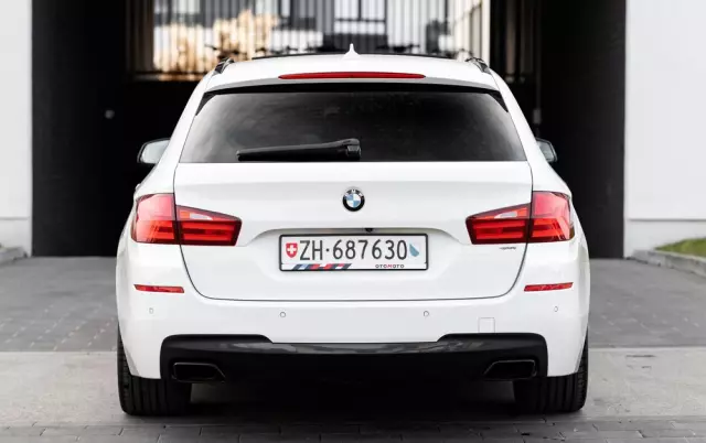 BMW Seria 5 M550d xDrive Touring Sport-Aut