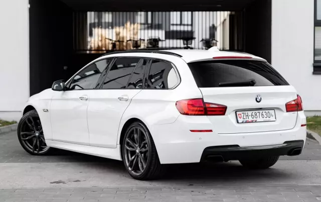 BMW Seria 5 M550d xDrive Touring Sport-Aut