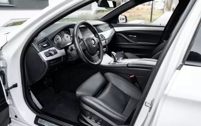 BMW Seria 5 M550d xDrive Touring Sport-Aut