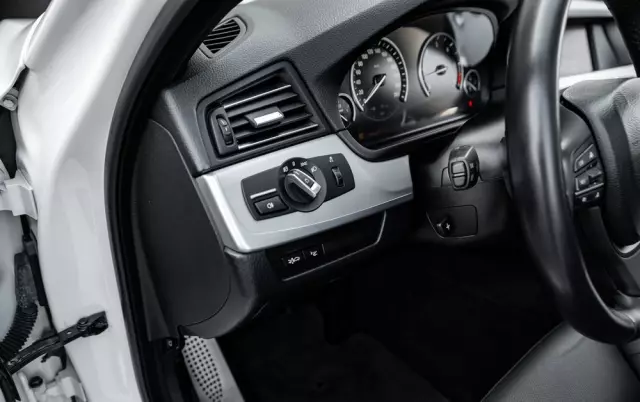 BMW Seria 5 M550d xDrive Touring Sport-Aut