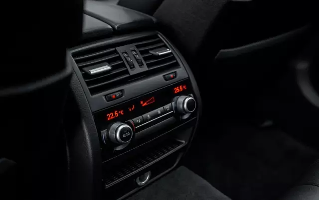 BMW Seria 5 M550d xDrive Touring Sport-Aut