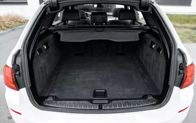 BMW Seria 5 M550d xDrive Touring Sport-Aut