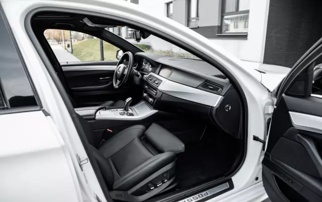 BMW Seria 5 M550d xDrive Touring Sport-Aut