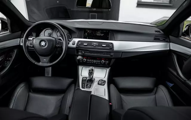 BMW Seria 5 M550d xDrive Touring Sport-Aut