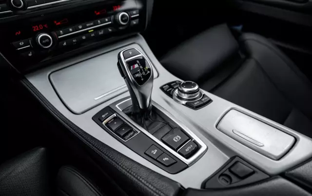 BMW Seria 5 M550d xDrive Touring Sport-Aut