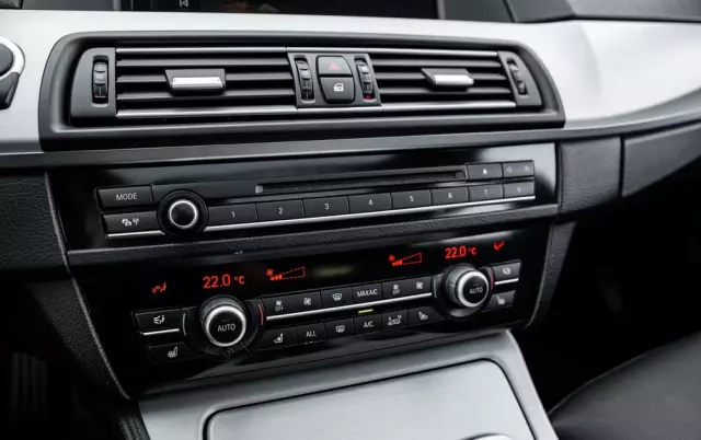 BMW Seria 5 M550d xDrive Touring Sport-Aut