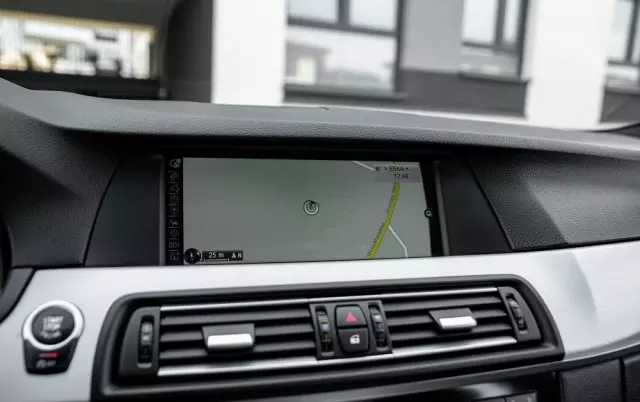 BMW Seria 5 M550d xDrive Touring Sport-Aut