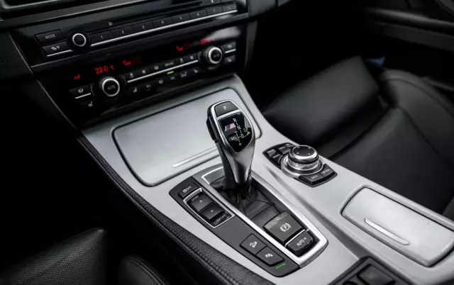 BMW Seria 5 M550d xDrive Touring Sport-Aut