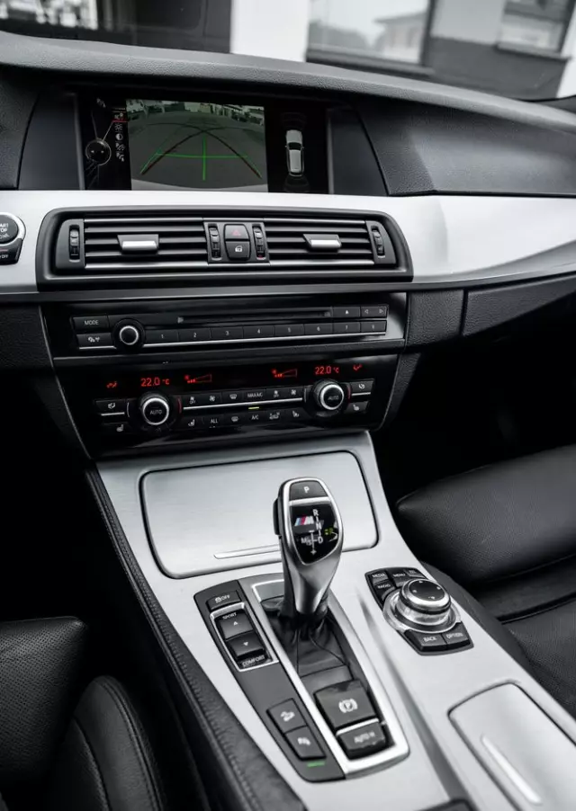 BMW Seria 5 M550d xDrive Touring Sport-Aut