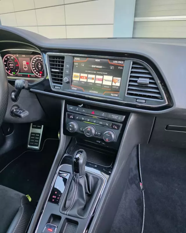 SEAT Leon ST 2.0 TSI Start&Stop DSG Cupra 300