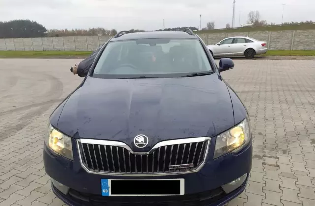 SKODA Superb 