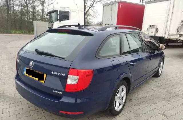 SKODA Superb 
