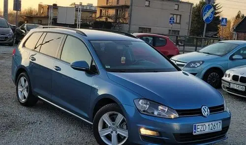 VOLKSWAGEN Golf 