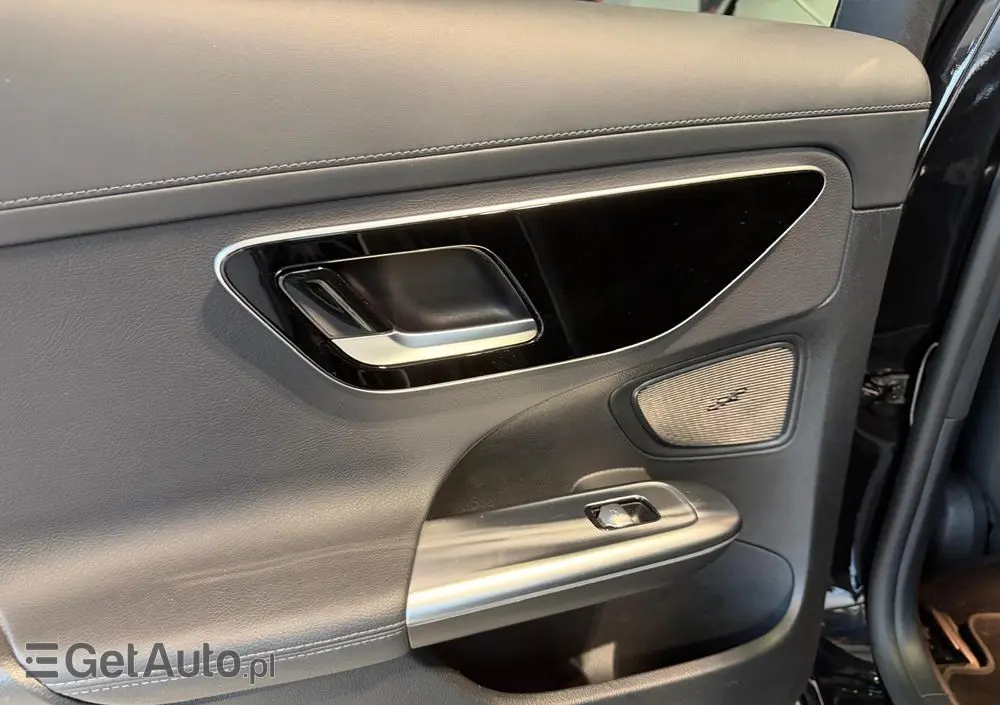 MERCEDES-BENZ Klasa C 300 e 9G-TRONIC AMG Line