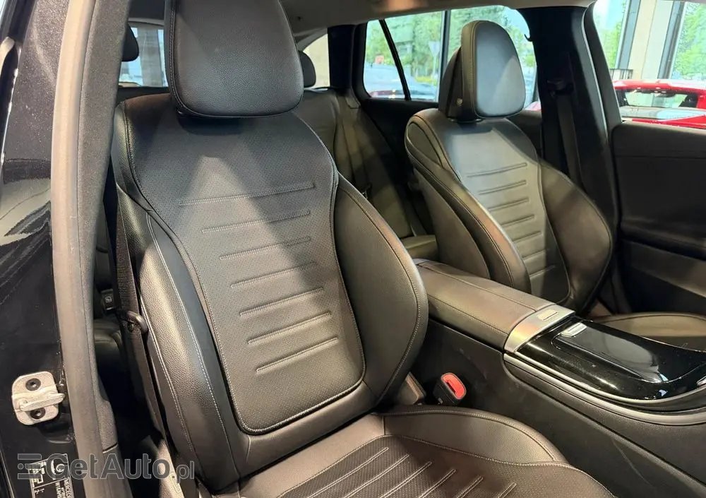 MERCEDES-BENZ Klasa C 300 e 9G-TRONIC AMG Line