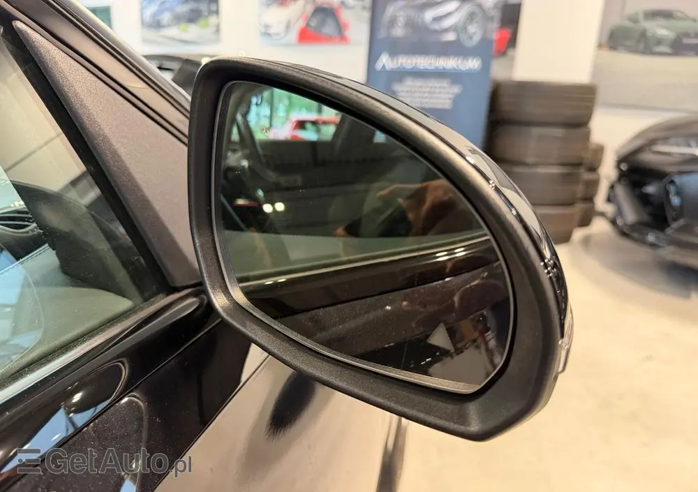 MERCEDES-BENZ Klasa C 300 e 9G-TRONIC AMG Line