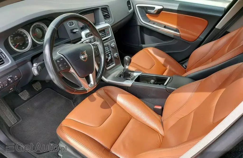 VOLVO V60 