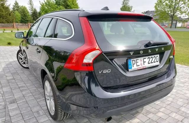 VOLVO V60 