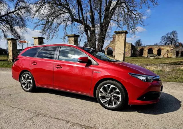 TOYOTA Auris 1.8 VVT-i Hybrid Automatik Life Plus