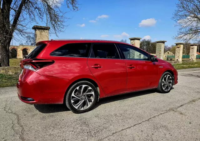TOYOTA Auris 1.8 VVT-i Hybrid Automatik Life Plus