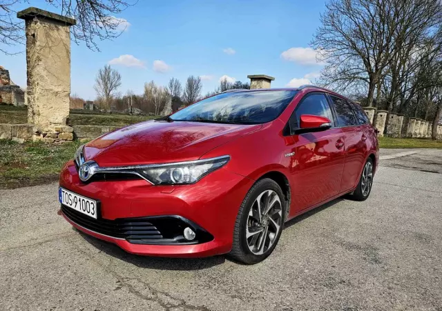TOYOTA Auris 1.8 VVT-i Hybrid Automatik Life Plus