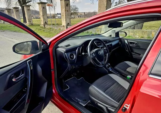 TOYOTA Auris 1.8 VVT-i Hybrid Automatik Life Plus