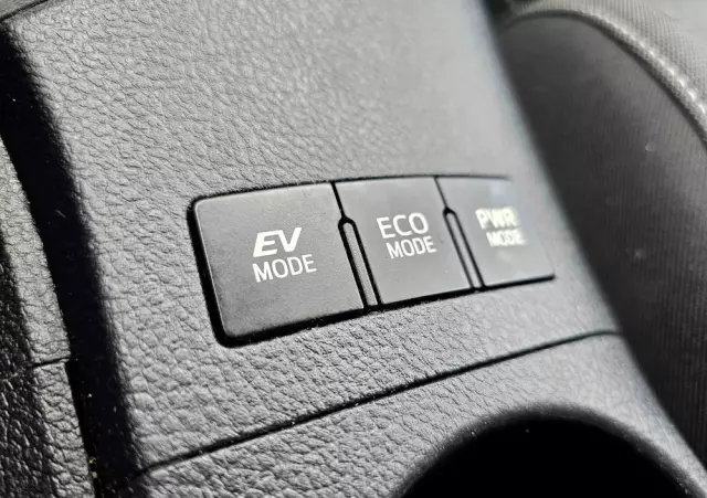 TOYOTA Auris 1.8 VVT-i Hybrid Automatik Life Plus