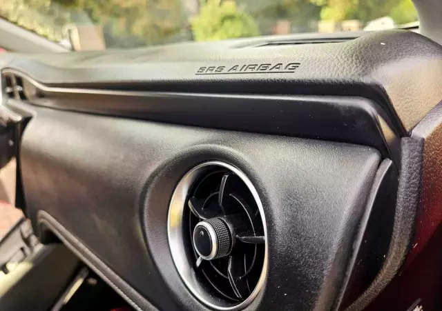 TOYOTA Auris 1.8 VVT-i Hybrid Automatik Life Plus