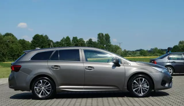 TOYOTA Avensis 