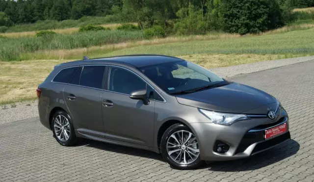 TOYOTA Avensis 