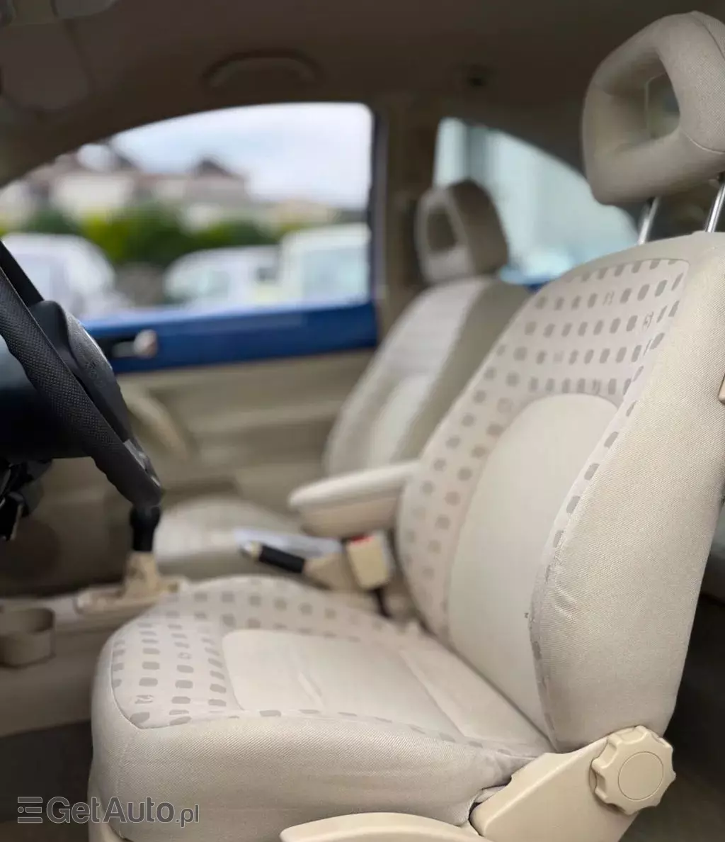 VOLKSWAGEN New Beetle 